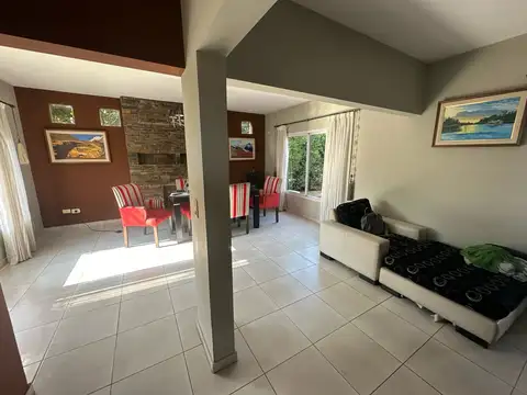 Casa 6 ambientes con 2 baños