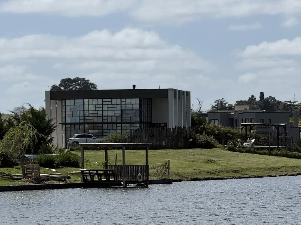 Lote de 1000m2 en Barrio San Sebastián Frente a la Laguna