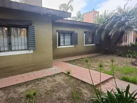 Casa 5 ambientes con 1 baño