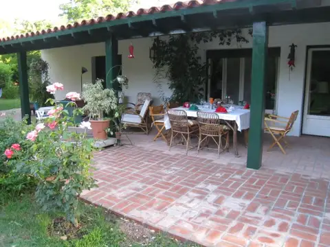 Casa en Venta con 2 cocheras
