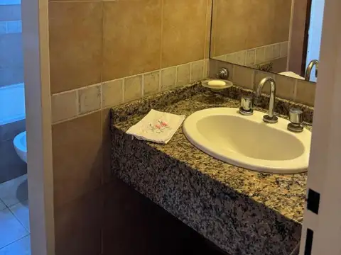 Casa 5 ambientes con 3 baños