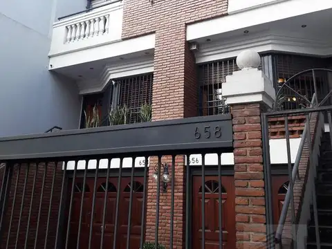 Triplex de 4 amb con dependencia con parque - caballito