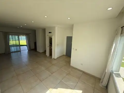 Casa en Alquiler de 3 dormitorios