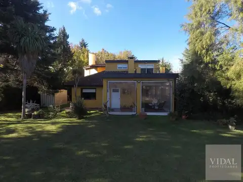 Casa en Venta con 2 cocheras