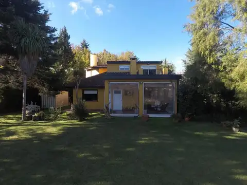 Casa 7 ambientes con 4 baños