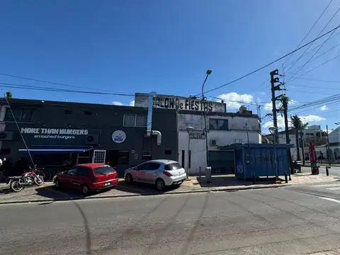 Av. Angel T. De Alvear 700