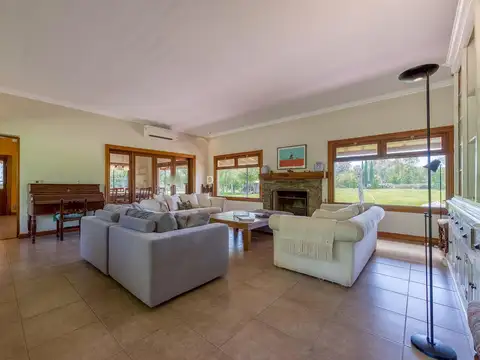 Casa en Venta en Loma Escondida, USD 440.000