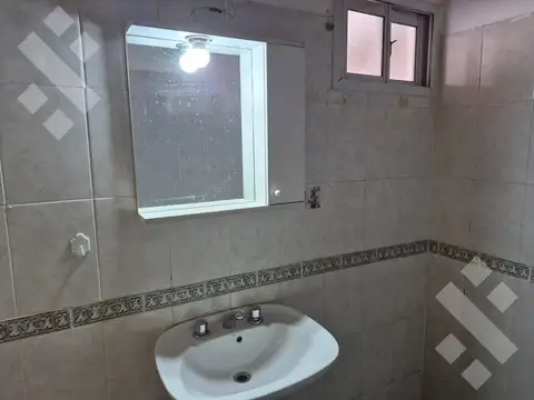 Depto Tipo Casa en Alquiler con 1 cocheras