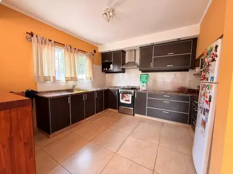 VENTA CASA 3 AMBIENTES CON GARAJE, PATIO Y BALCON!