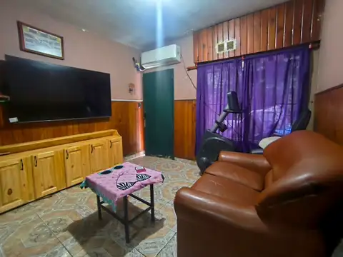 CASA EN VENTA 3 DORMITORIOS DE PASILLO