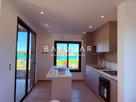 Casa 4 ambientes con 2 baños