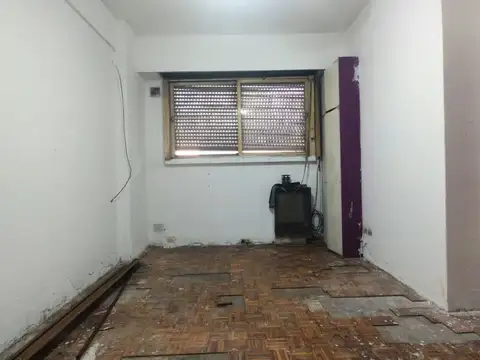 DEPARTAMENTO EN VENTA CON PATIO 2 AMB/ REFACCIONAR