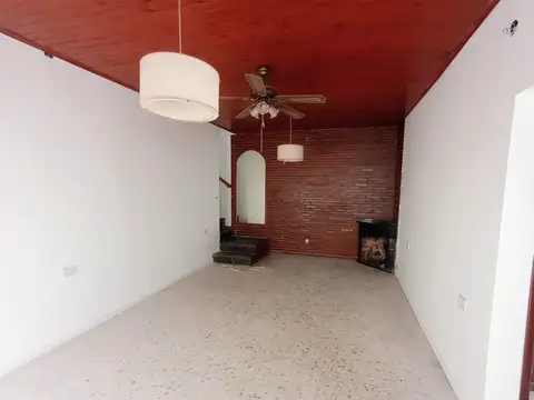 Depto Tipo Casa en Alquiler de 4 ambientes