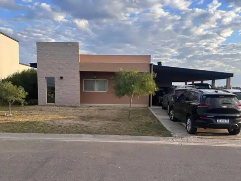 Casa en venta c/ cochera en San Sebastián