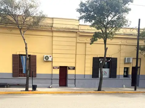 VENTA CASONA C/ 3 LOCALES Y GAS NATURAL LA PAZ 