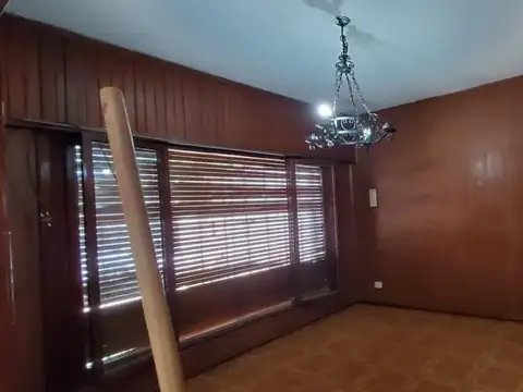 Casa 5 ambientes con 1 baño