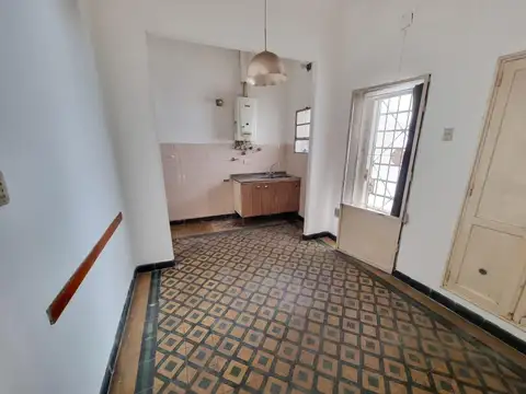 Casa 4 ambientes con 1 baño