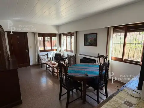 Casa en Alquiler con 1 cochera