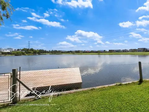 Casa en Alquiler con 1 cochera