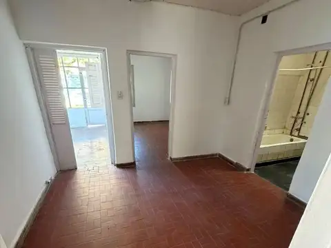 Casa 5 ambientes con 1 baño