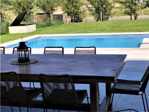 Casa 5 ambientes con 4 baños