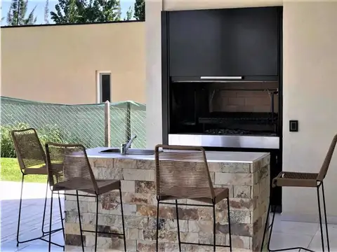 Casa en Venta con 4 cocheras