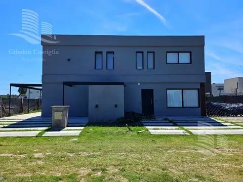 Luminosa Casa en Venta / Spring Park - Pilar