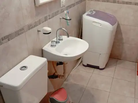 Casa 5 ambientes con 2 baños