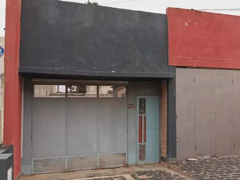 SE VENDE CASA + SALON AMPLIO PARA USO COMERCIAL
