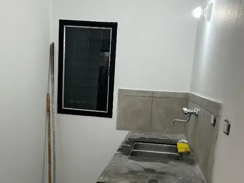 Galpon con oficina y local comercial en Rio Negro al 4200
