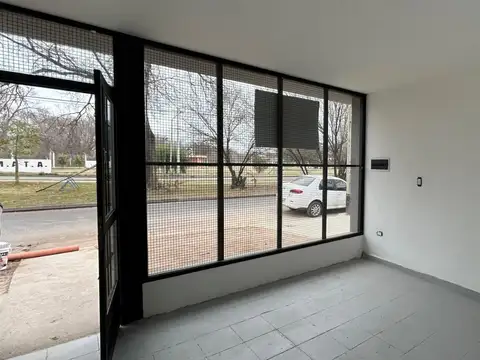 Galpon con oficina y local comercial en Rio Negro al 4200