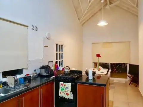 Casa en Alquiler con 3 cocheras
