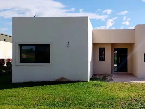 VENTA CASA 3 AMB. EN POZO B° SAN SEBASTIÁN PILAR