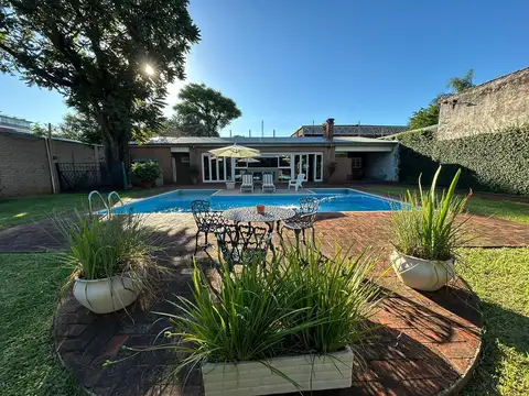 Casa en Venta con 8 cocheras