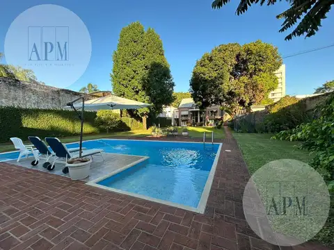 Casa 9 ambientes con 5 baños