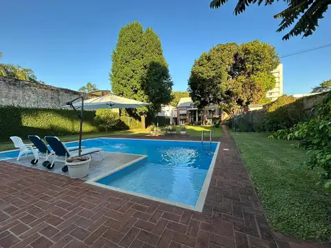 Casa 9 ambientes con 5 baños