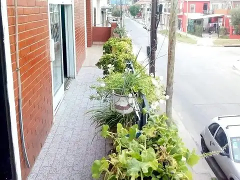 Venta casa 5 ambientes con 2 locales, escucho ofertas!