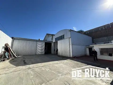Galpón en 12 de Octubre a pasos de Camino Belgrano