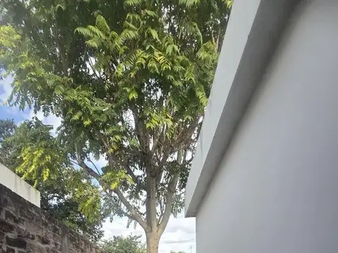 Casa en Alquiler con 1 cochera