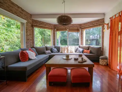 Casa 5 ambientes con 2 baños