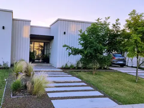 Casa en Venta en Pilar, USD 220.000