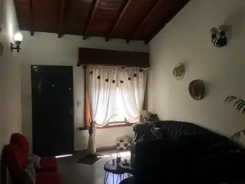 Casa 8 ambientes con 3 baños