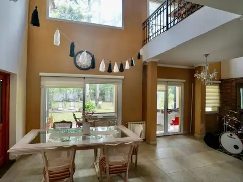 VENTA CASA 8 AMBIENTES GRAL RODRIGUEZ LA SOBERANA
