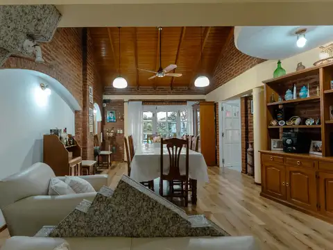 Casa 5 ambientes con 3 baños