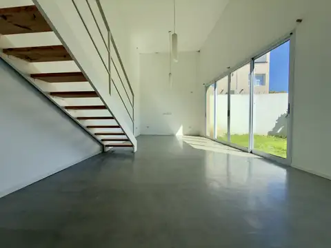 Casa 4 ambientes con 1 baño