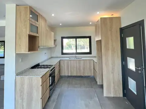 Casa 6 ambientes con 4 baños