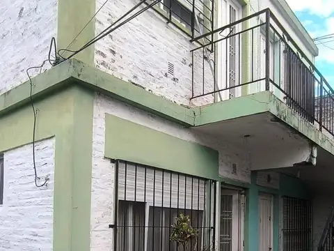 PH en venta, 1 dormitorios en Villa Luzuriaga, con cochera