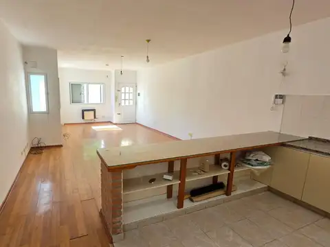Casa en Alquiler en Echesortu, $ 800.000
