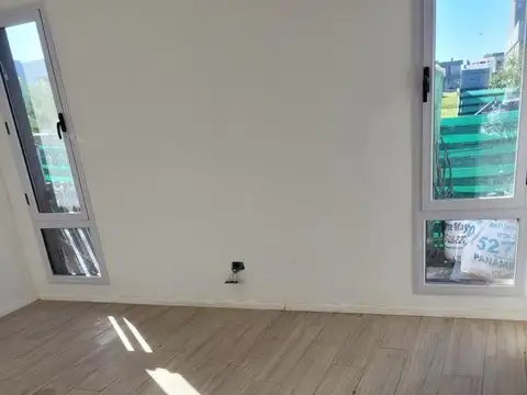 Casa en Venta con 5 cocheras