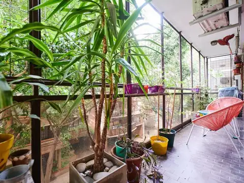 Departamento en alquiler en Belgrano de 4 ambientes al frente, con balcón y Cochera.